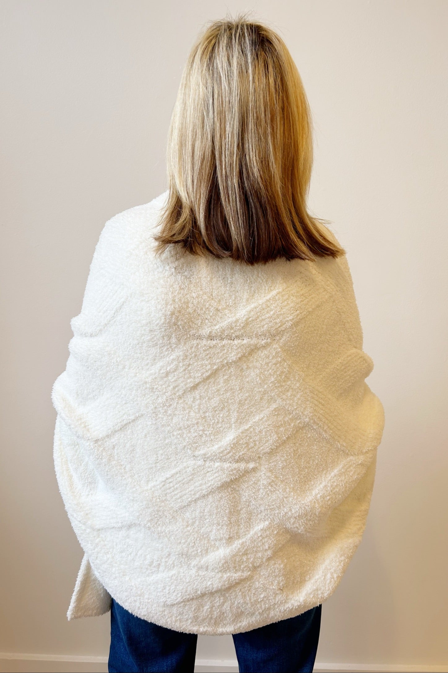 Barefoot Dreams CozyChic Cable Weave Blanket Wrap - Pearl